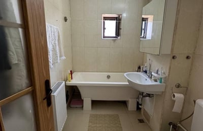 Аренда просторной 3-комнатной квартиры с отдельной кухней, 80 м², район Фалеза Норд, Констанца, Румыния